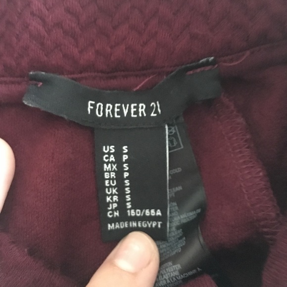 Short maroon skirt - Picture 2 of 3